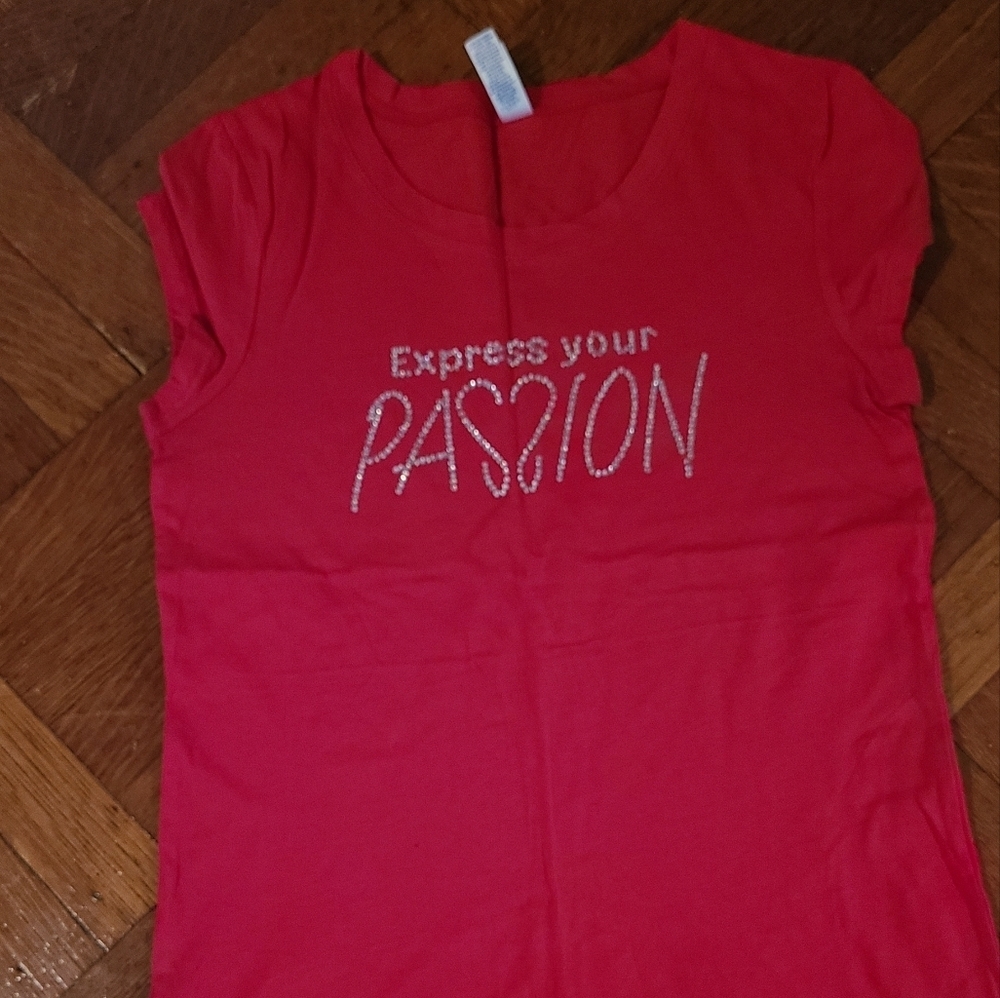 Express your passion red t shirt sz small hp🔥🔥🔥